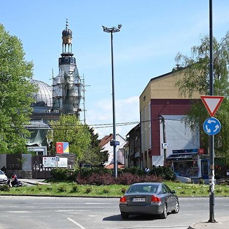Elem Apartmani Skver Tuzla Esterno foto
