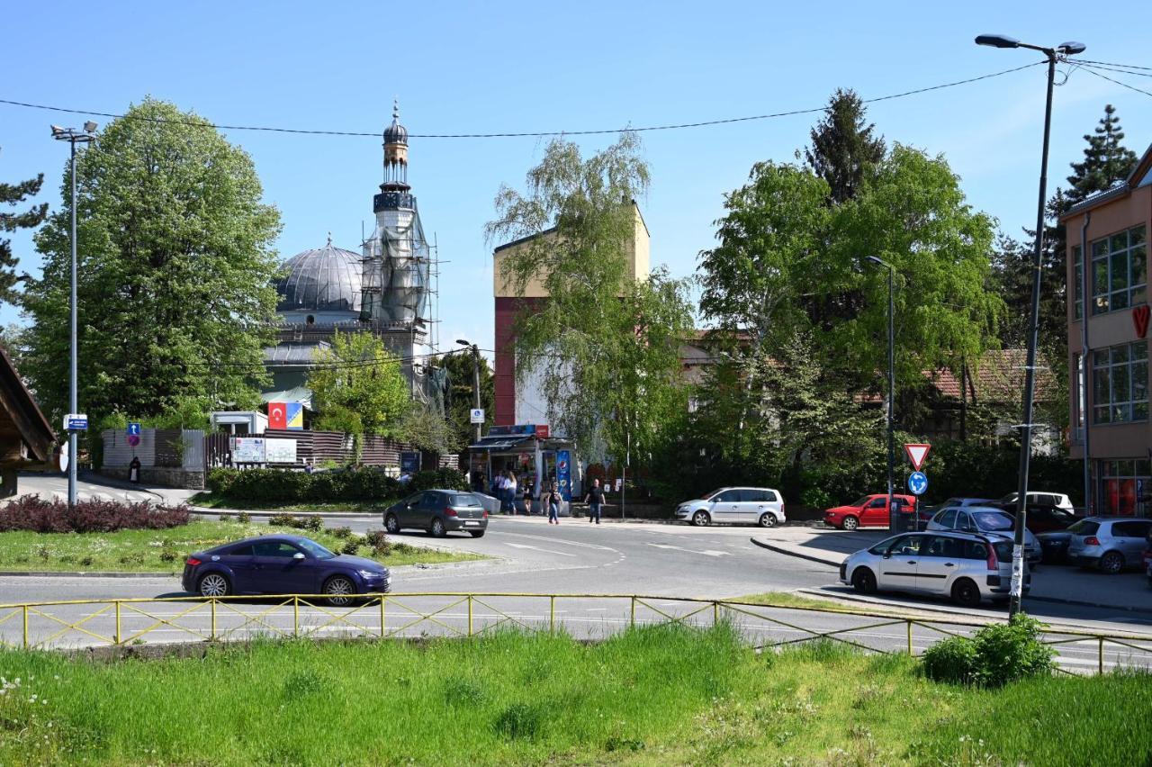 Elem Apartmani Skver Tuzla Esterno foto