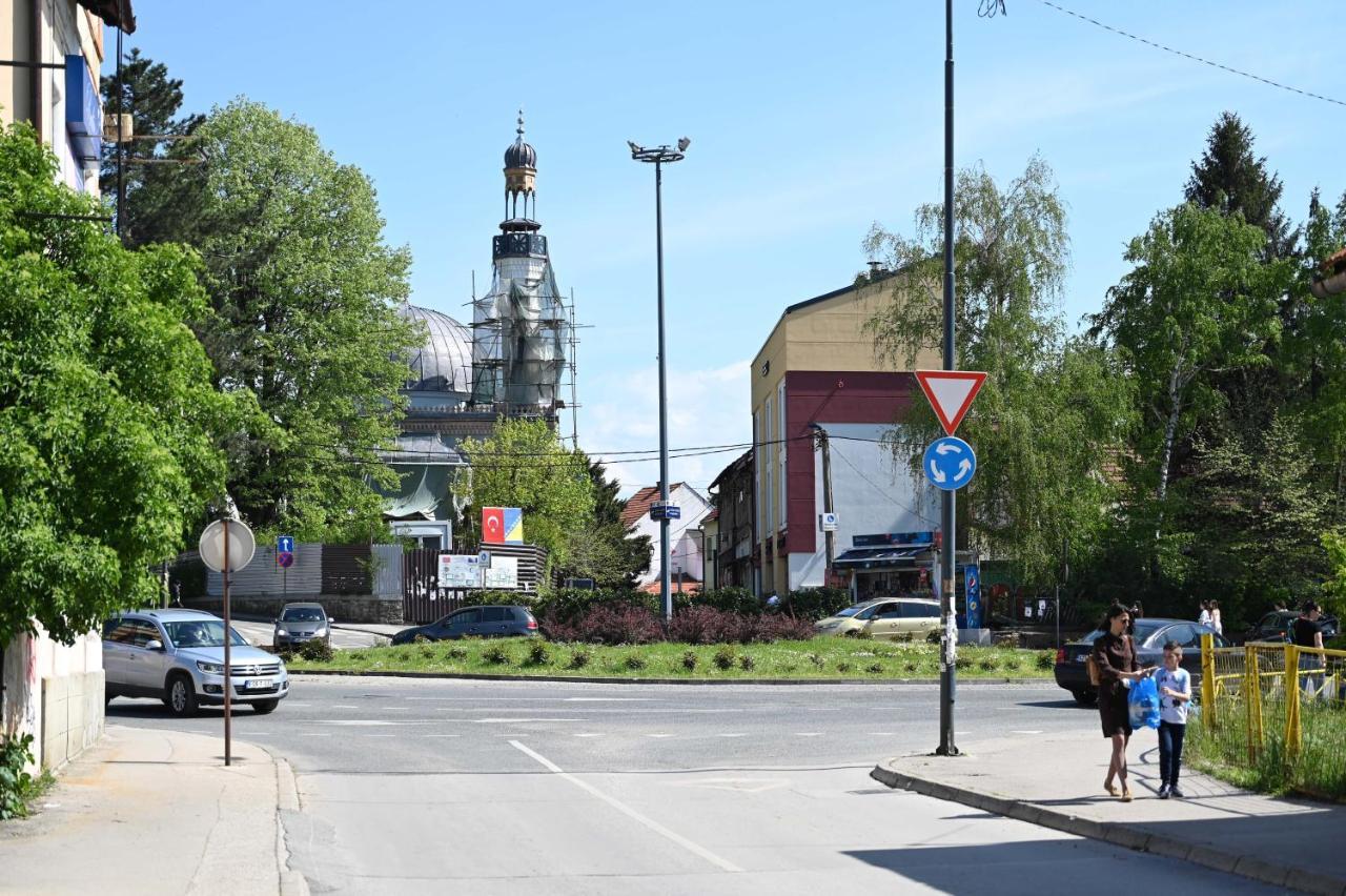 Elem Apartmani Skver Tuzla Esterno foto