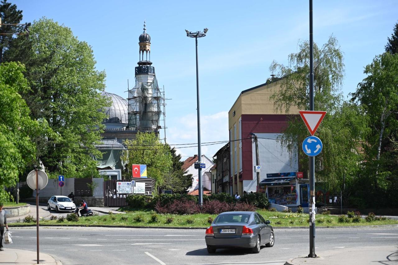 Elem Apartmani Skver Tuzla Esterno foto
